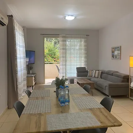 Bright Cozy Escape Apartment *